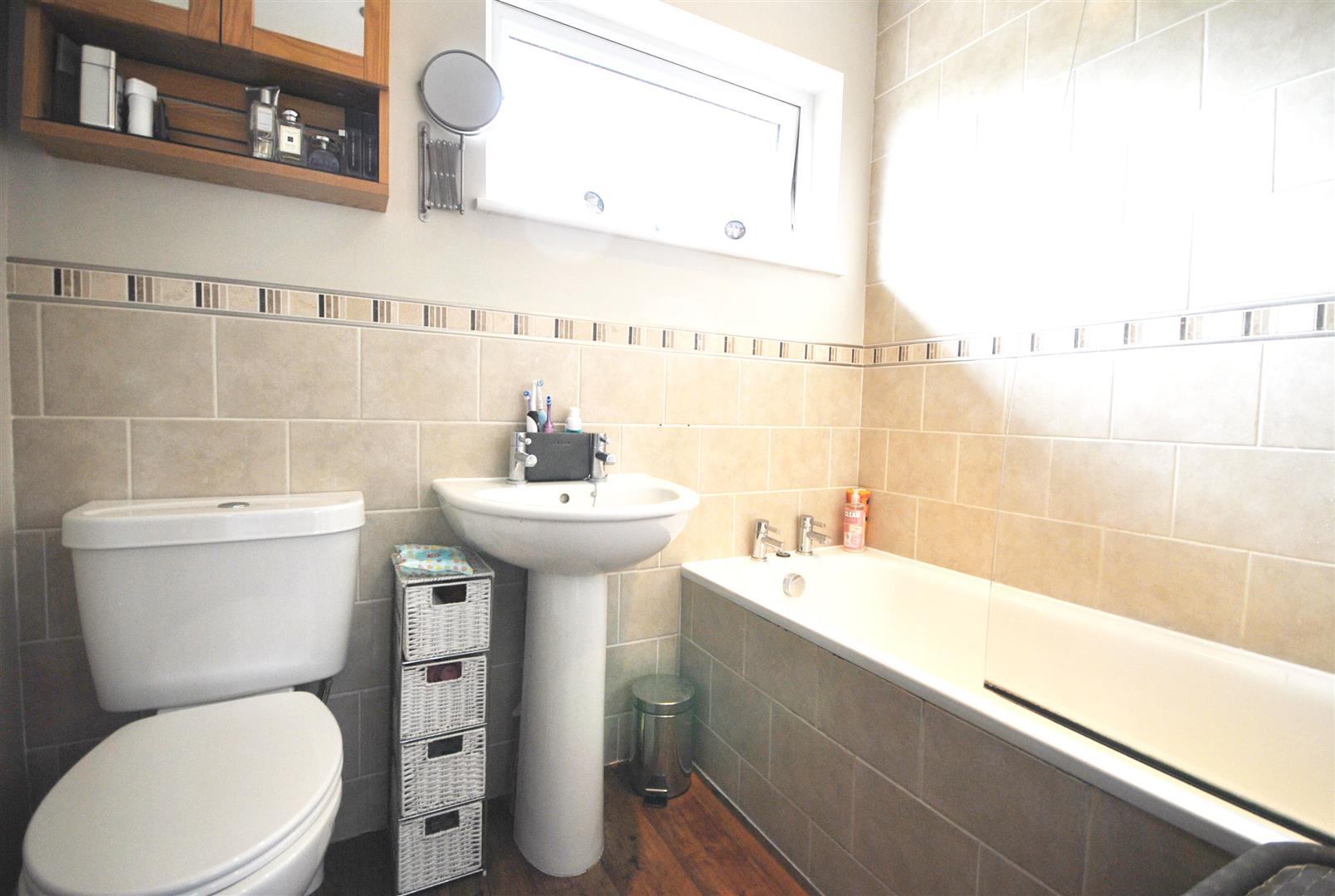 3 Bedrooms, House - End Terrace
